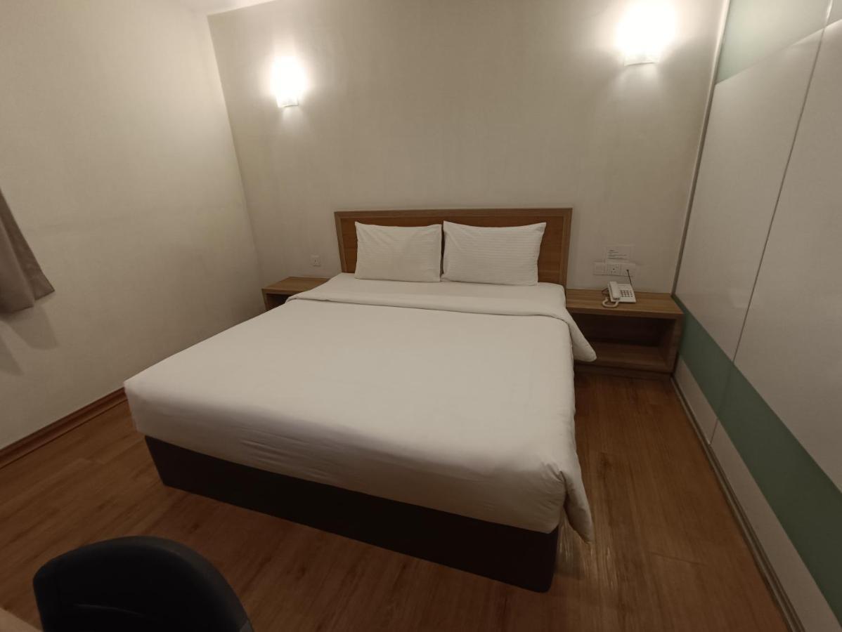 Greencity Hotel Сунгай Петани Екстериор снимка
